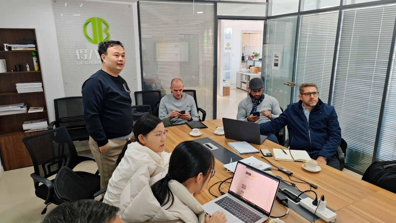 Paragvajaus klientai apsilanko pas Deba Brothers, labai patvirtina 12 000 paršavedžių kiaulių ūkio planą ir produkto stiprumą